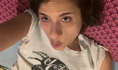 “Ti umilio mentre guardi la mia pancia – Non sei degno nemmeno di sfiorarla”