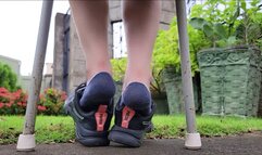 Barefoot and Shoeplay Show in sneakers