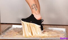 Sneakers Stuck - 4K MP4