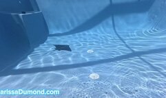 Nude Carissa loses her breath underwater