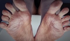 Worship my dirty smelly feet