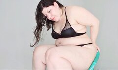 Big butt stuck in a smal chair