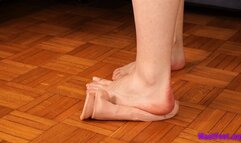 Abigail Dildo Crush - Barefoot - HD MP4