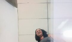 She crushes you with her bare feet as she crushes the vegetables (2)