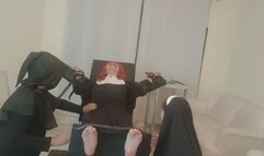 Monja es torturada con muchas cosquillas sin palabra de seguridad (colaboración)