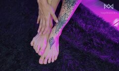 Poolside Prep: Creamy Feet & Veiny Muscles