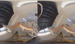 3DVR180 YUANYUAN BAREFOOT POV CRUSH