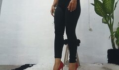 Vannesa keeps stiletto heels on her feet even when she crosses her legs like this (7)