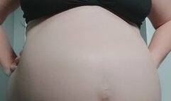 31 Week Pregnant Belly - A belly fetish scene featuring Pregnancy, Pregnant Belly, Belly Shaking & Belly Button Fetish ft MILF Sassypantz