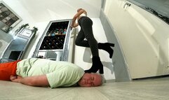 Danielle's New Head Trampling Boots FLOOR CAM