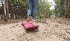 Walking in Flip Flops AVI (1920x1080) FHD