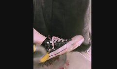 Letting a fan wash my feet and ruin my shoes - MY SHOES AND SOCKS RUINED