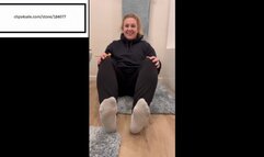 Sommerstimetats uses your toothbrush to itch feet, same socks