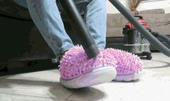 Vacuum cleaner and slippers WMV (1920x1080) FHD