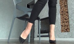 Dipping sexy feet and black leather shoes b