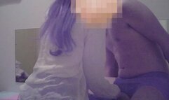 A Japanese woman with a neat figure touches a masochistic man with her hands and feet for fun.