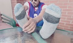 I touch and show my male feet in the solarium (2025)