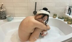 SunnyBunny in the bathtub, BIG FARTS - wmv