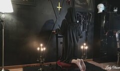 THE NUN MASTURBATES HERSELF IN FRONT OF THE CROSS