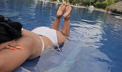 Balbina Big Feet and Wrinkled Soles in the pool