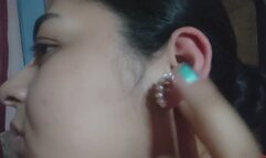 Oido fetish: estirones, caricias y aros en primer plano solo para ti