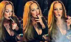 Between my lips - Dunhill Menthol 100