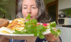 break for a delicious lunch m0