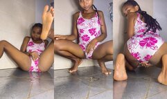 Lyra wetting her swimsuit