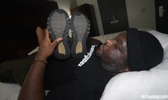 Model has stinky feet footworship