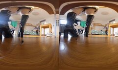 The 3DVR180 YIDE boots trample on the dwarfs