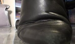 HD Office Candid Closeup Ankleboot Shoeplay 01