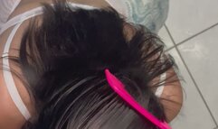 Chupei meu homem enquanto ele passava o pente no meu cabelo