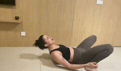 Full-Body rolling out, sexy leggings, REAL FARTS - mp4 HD