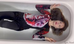 Underwater Endurance Test – Repeated Breath Holds in the Tub (4K)