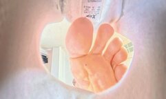 C4SGIANTESS26 ANNA humiliates the dwarf in the shoe 8K360VR