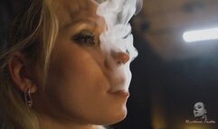 Red nails, white smoke 4K