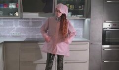 Miss Lara in Hunter Regenjacke und Lackcatsuit Bondage