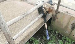 A Gift for a Shoe Hunter AVI