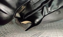 Sarah - Very Difficult Cold Start In Black Boots