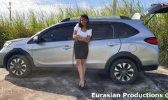 309 - Hanna revving Honda before work