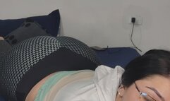 My vibrating farts in my big ass with my tight leggings