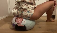 Anna and Elsa have to deal with that big ass