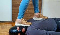 Walking On My Slave - Sneakers (4K)