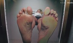 Randy Moore squahes PUNY MEN like you! GIANTESS POV CRUSH!