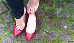 dirty barefoot walk in Göttingen HD mp4 1920x1080