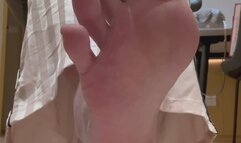 Your foot fetish failure life is destined from birth. You need to thank the goddess for her appearance and save your failed life with a pair of beautiful feet.