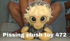 Pissing plush toy 472