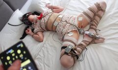 FX60-Asian girls reach orgasm using vibrators while bound by ropes.