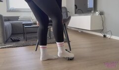 Sneaker-Girl Mia Moon - Toy Car under Chair