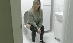 I need to go to the toilet; you can hear loud splashes WMV FULL HD 1080p